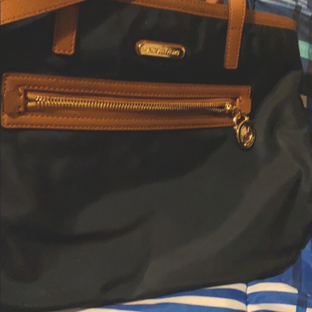 Hand bag
